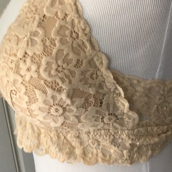 NWOT URBAN OUTFITTERS WITH REMOVABLE PADS - Picture 11 of 13